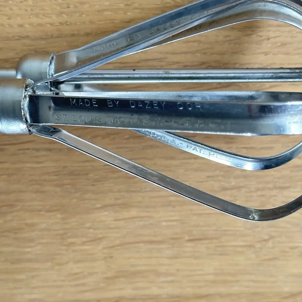 Vintage DAZEY Model 810 Red Hand Mixer Egg Beater Heavy Duty Adjustable Handle